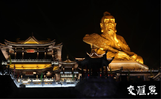 茅山33米高“老子”神像首次试灯 流光溢彩迎新年